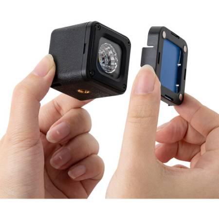 SmallRig 3405 RM01 - mini lampa LED, wielkość lampy w ręce